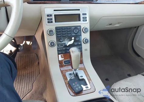 2007 Volvo S80 V8 z USA, uszkodzony, nr VIN YV1AH852671016577